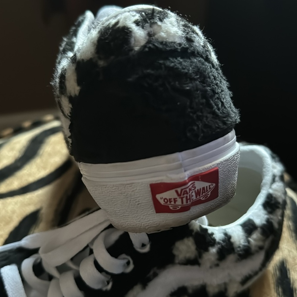 Vans ! Soft & Fluffy - Picture 7 of 9
